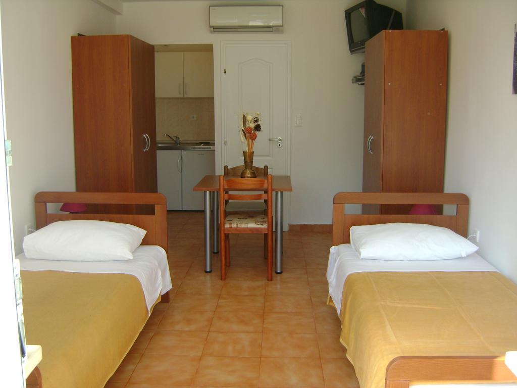 Apartment For Holidays In Πούλα Δωμάτιο φωτογραφία
