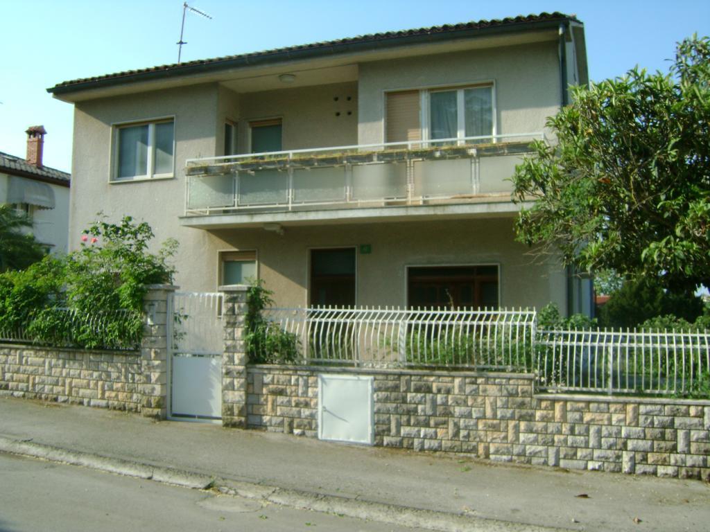 Apartment For Holidays In Πούλα Δωμάτιο φωτογραφία