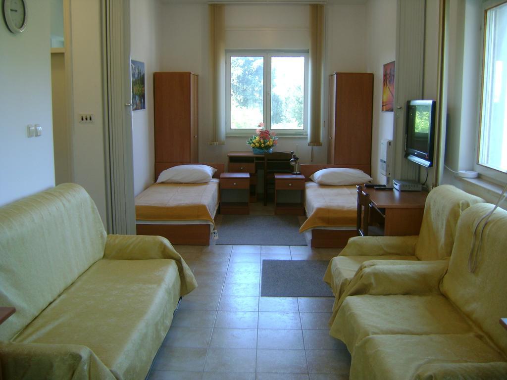 Apartment For Holidays In Πούλα Δωμάτιο φωτογραφία