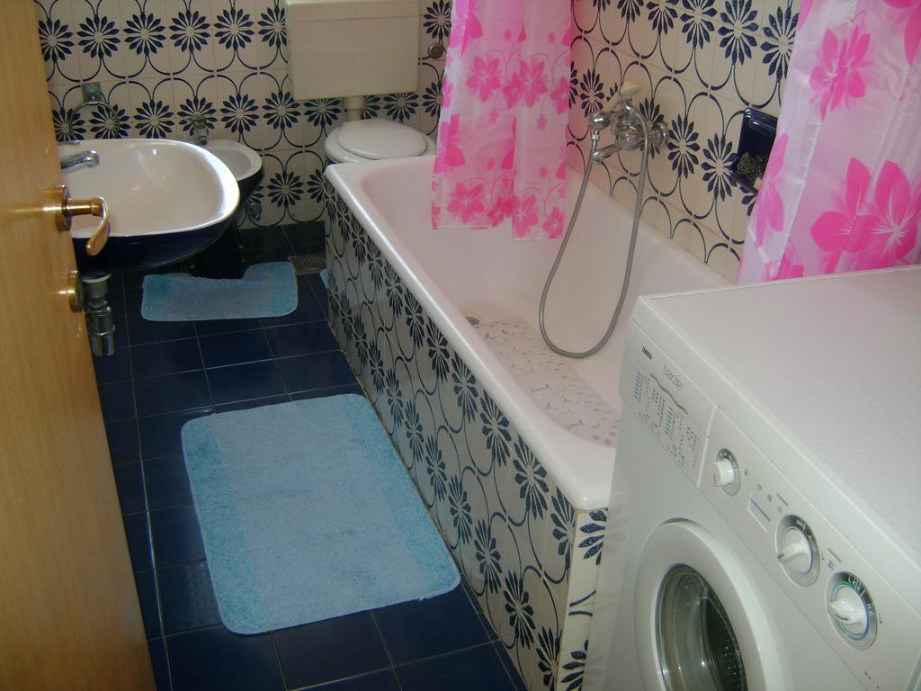 Apartment For Holidays In Πούλα Δωμάτιο φωτογραφία